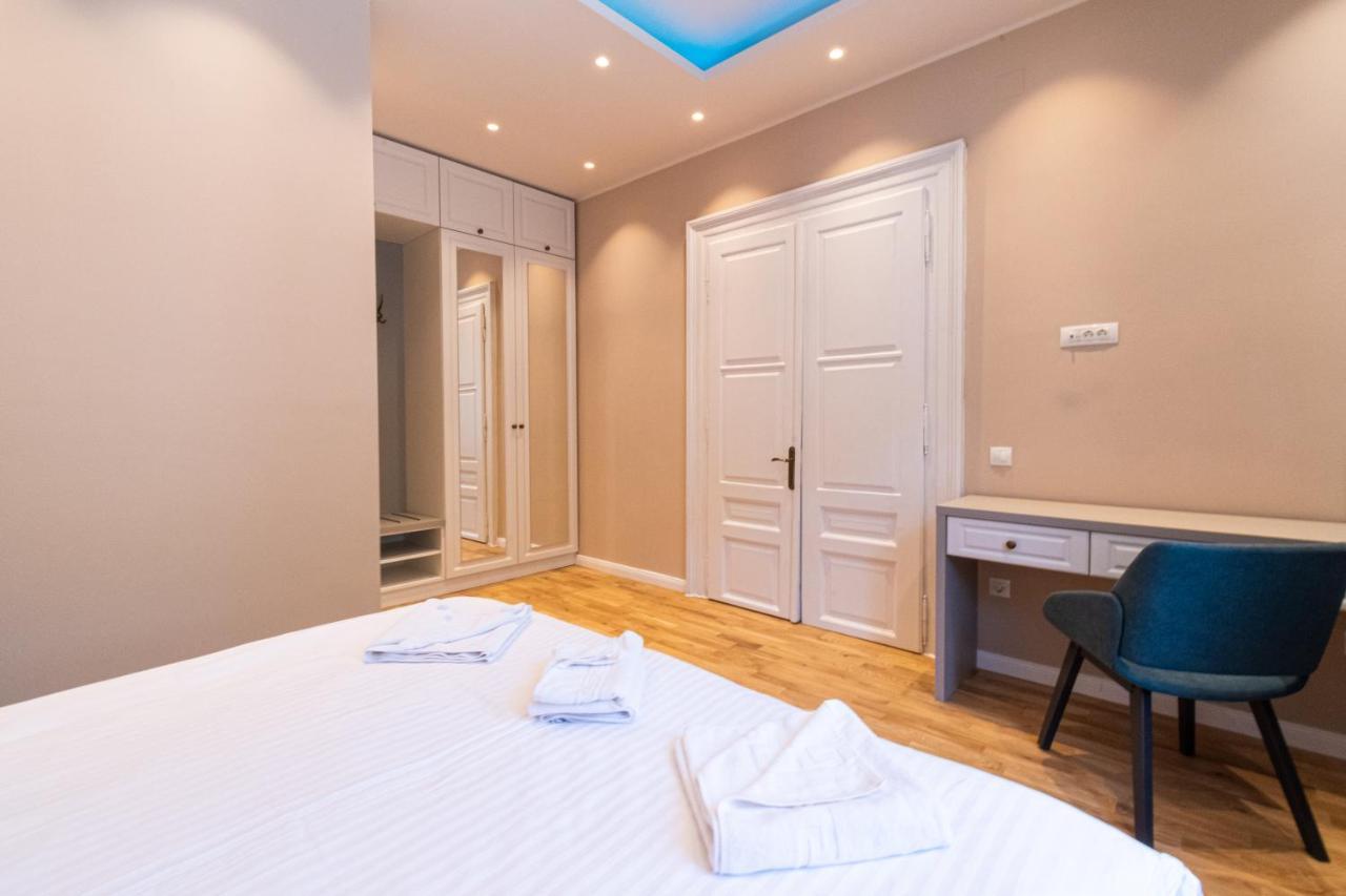 Black Gate - Quiet In The Heart Of Old Town With Free Private Secured Parking Braşov