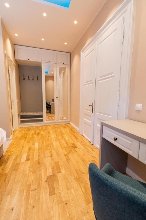 Black Gate - Quiet In The Heart Of Old Town With Free Private Secured Parking Appartamento *