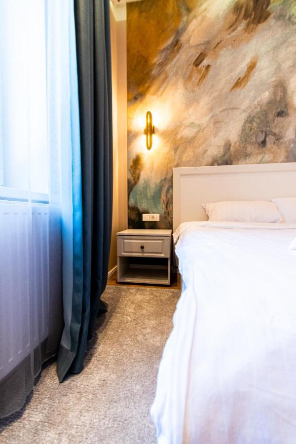 Black Gate - Quiet In The Heart Of Old Town With Free Private Secured Parking Braşov