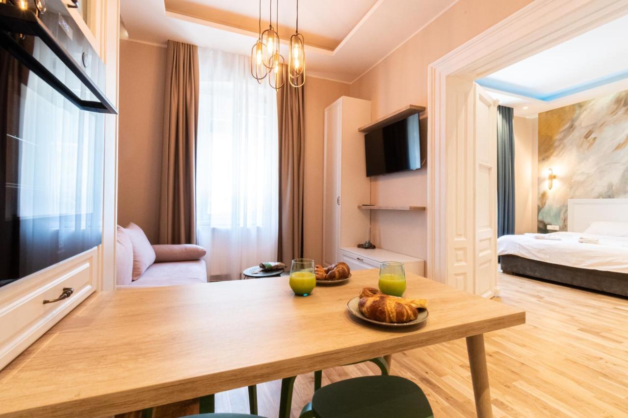 Apartment Black Gate - Quiet In The Heart Of Old Town With Free Private Secured Parking