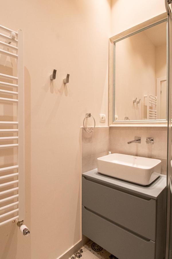 Black Gate - Quiet In The Heart Of Old Town With Free Private Secured Parking Appartamento