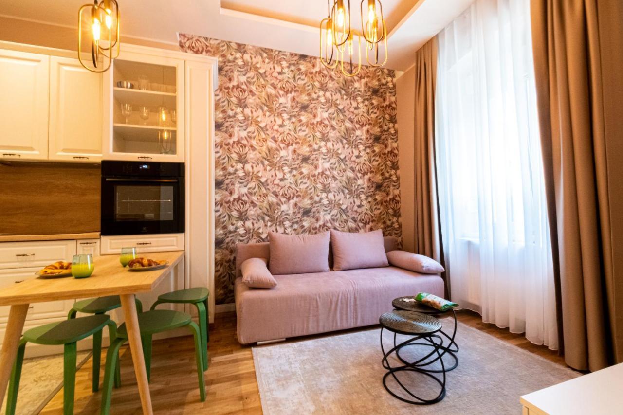 Black Gate - Quiet In The Heart Of Old Town With Free Private Secured Parking Appartamento
